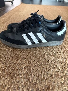 Women’s Black Sambas